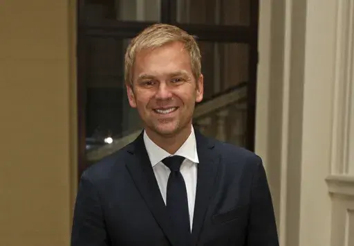 Bill Granger pose for a photo at Buckingham Palace, London, Oct. 13, 2011. Granger, the Australian chef, food writer and restaurant owner who brought Aussie-style food to international capitals from London to Seoul, has died. He was 54. Granger’s family said on social media Tuesday, Dec. 26, 2023 that the chef died in a hospital in London on Christmas Day. (Chris Radburn/PA via AP, File)