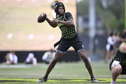 Fleaux quarterback Bryce Underwood (19) during the OT7 Orlando football tournament against Raw, April 27, 2024, in Orlando, Fla. (AP Photo/Phelan M. Ebenhack, File)