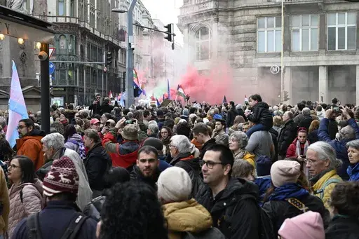 Hungarian demonstrators protest against the amendment of the assembly law banning the Pride in downtown Budapest, Hungary, Tuesday, March 25, 2025. (Zoltan Mathe/MTI via AP)